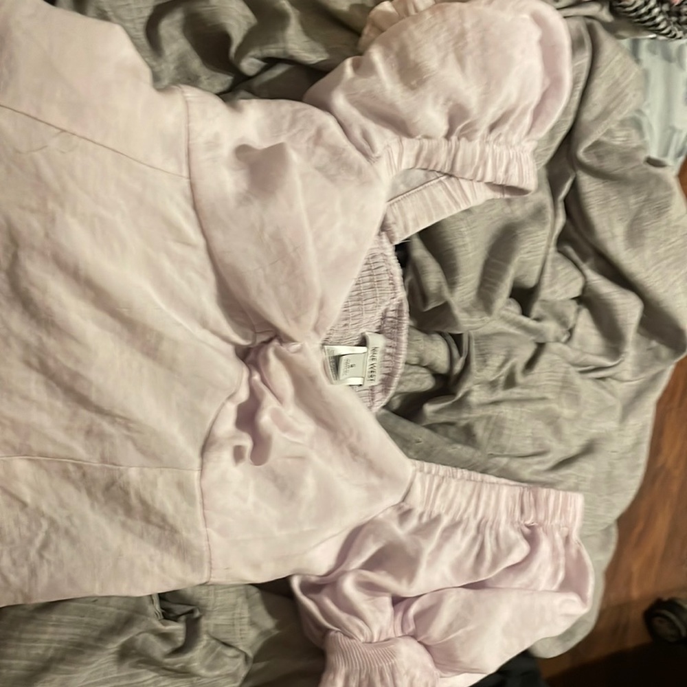 small purple puff top never worn